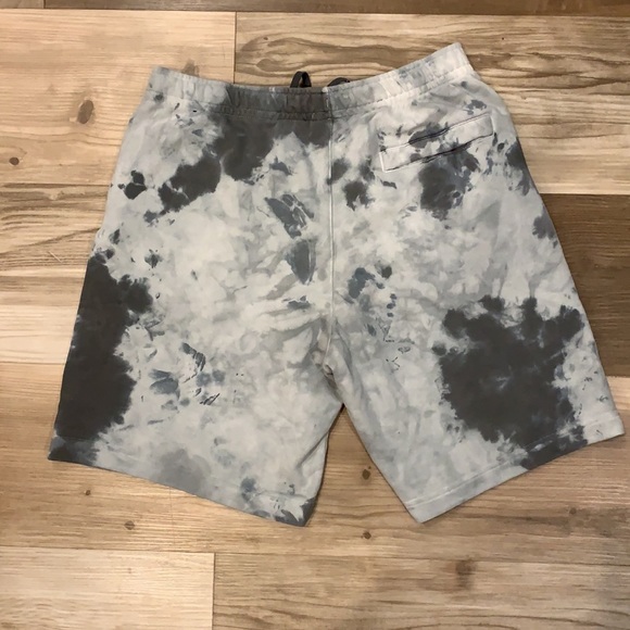 Large Nike Shorts - Picture 2 of 3